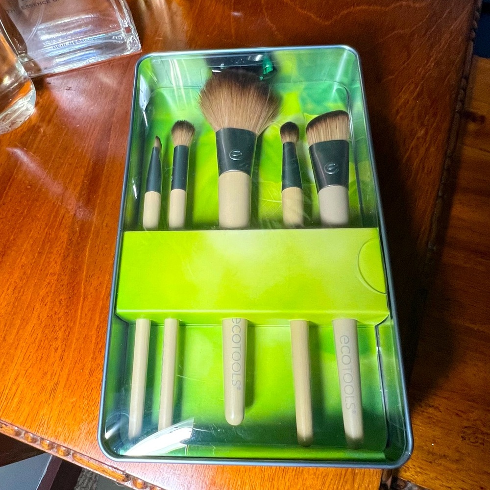 🆕 Ecotools brush set